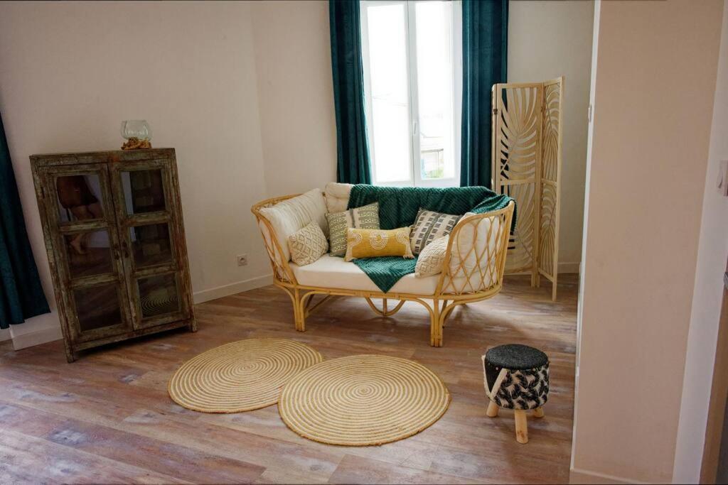 La Thoresienne Thoree-les-Pins Екстер'єр фото